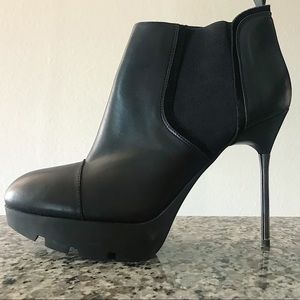 Kurt Geiger Metal Stilleto
